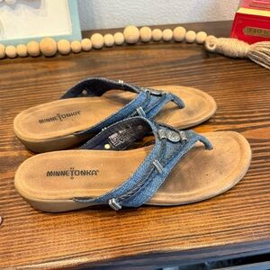 Minnetonka Denim Thong Sandals Size 9 Boho Western Braided Detail flip flops